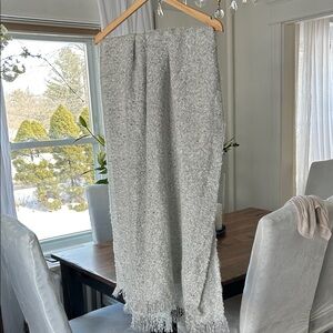 Elegant Gray Women's Scarf